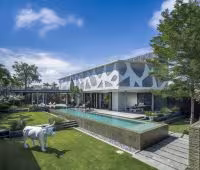 Вилла Issi, Бассейн и сад